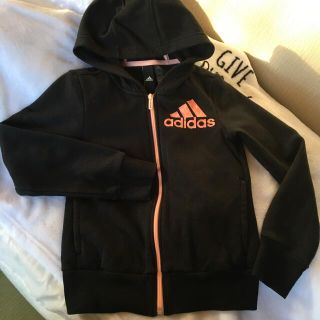 アディダス(adidas)のパーカー(ジャケット/上着)