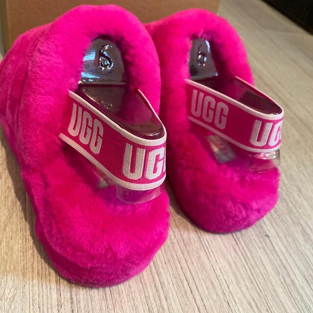 UGG(アグ)のUGG FLUFF YEAH SLIDE♡ピンク♡ レディースの靴/シューズ(サンダル)の商品写真