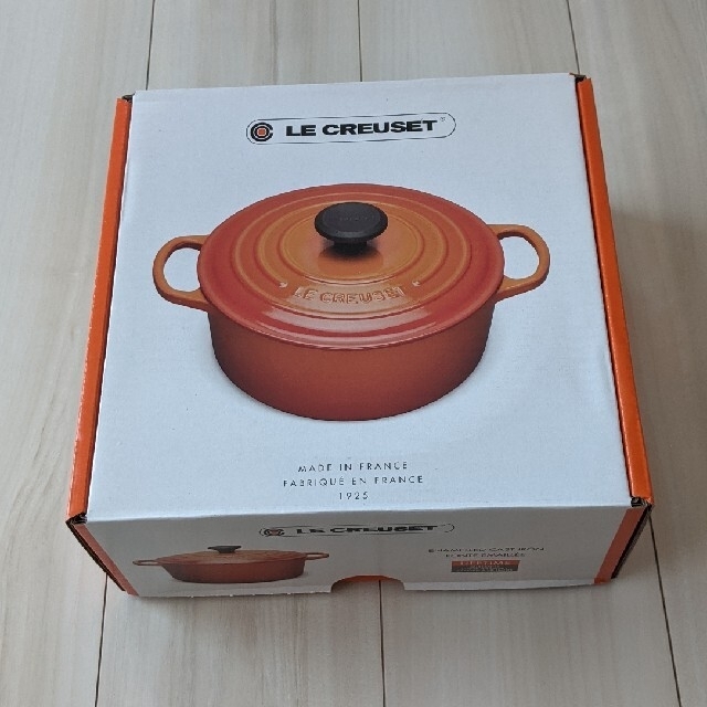 LE CREUSET(ルクルーゼ)のル・クルーゼ シグニチャー ココット・ロンド（20cm） インテリア/住まい/日用品のキッチン/食器(鍋/フライパン)の商品写真