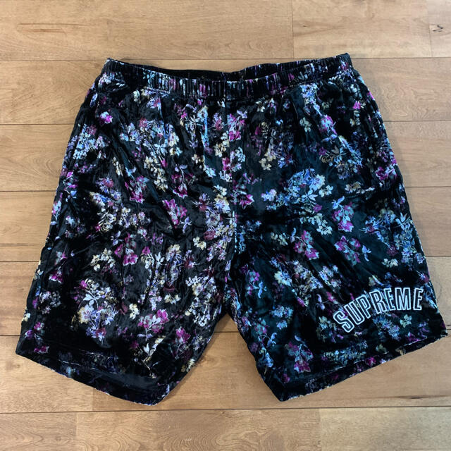 Supreme(シュプリーム)のsupreme floral velour shorts L 美品 19aw メンズのパンツ(ショートパンツ)の商品写真