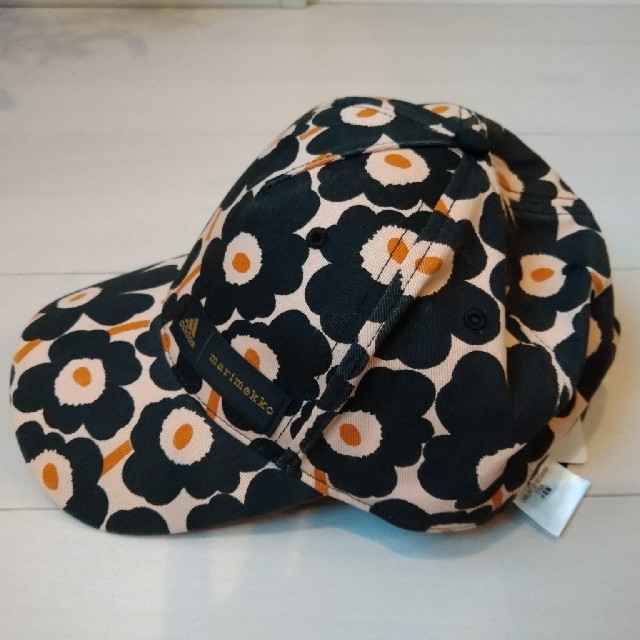 marimekko(マリメッコ)の新品未使用　アディダス　マリメッコ　キャップ　ウニッコ柄 レディースの帽子(キャップ)の商品写真