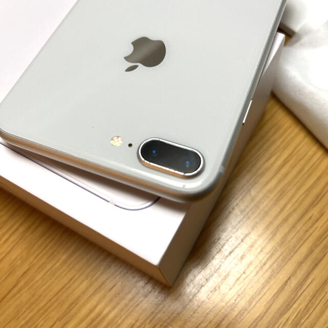 iPhone(アイフォーン)のiPhone8 plus 64 Silver SIMフリー スマホ/家電/カメラのスマートフォン/携帯電話(スマートフォン本体)の商品写真