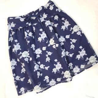 マジェスティックレゴン(MAJESTIC LEGON)のMAJESTIC LEGON 花柄スカート　(ひざ丈スカート)