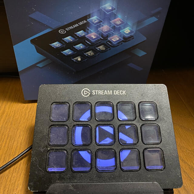 Elgato STREAM DECK スマホ/家電/カメラのPC/タブレット(PC周辺機器)の商品写真