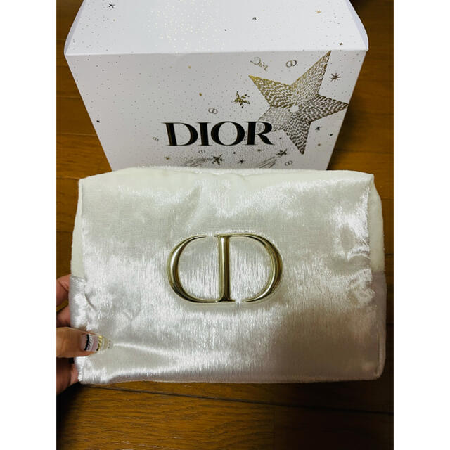 Dior(ディオール)のクリスマスコフレ　ポーチ　新品未使用　クリスチャンディオール　非売品 レディースのファッション小物(ポーチ)の商品写真