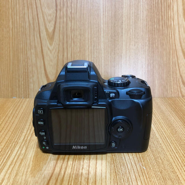 Nikon(ニコン)のたー様専用　レンズは新品　Nikon  D40 シャッター数は2253回 スマホ/家電/カメラのカメラ(デジタル一眼)の商品写真