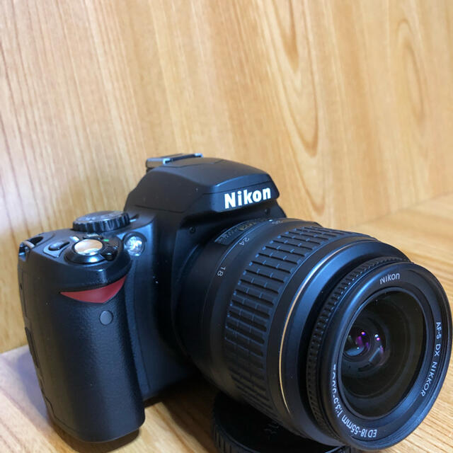 Nikon(ニコン)のたー様専用　レンズは新品　Nikon  D40 シャッター数は2253回 スマホ/家電/カメラのカメラ(デジタル一眼)の商品写真