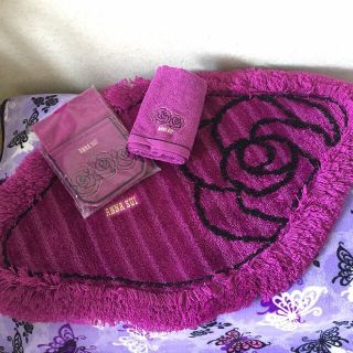 アナスイ(ANNA SUI)のレア★アナスイ トイレタリー 薔薇刺繍 三点セット(トイレマット)