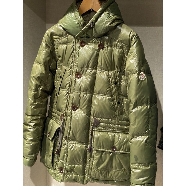 MONCLER(モンクレール)のしまうま様☆MONCLER（モンクレール）リバーシブルダウンジャケット カーキ メンズのジャケット/アウター(ダウンジャケット)の商品写真