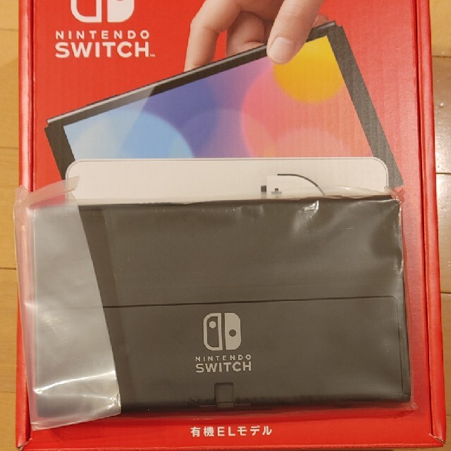 Nintendo Switch(ニンテンドースイッチ)の新品　未使用品　新型　ニンテンドースイッチ　本体のみ エンタメ/ホビーのゲームソフト/ゲーム機本体(家庭用ゲーム機本体)の商品写真