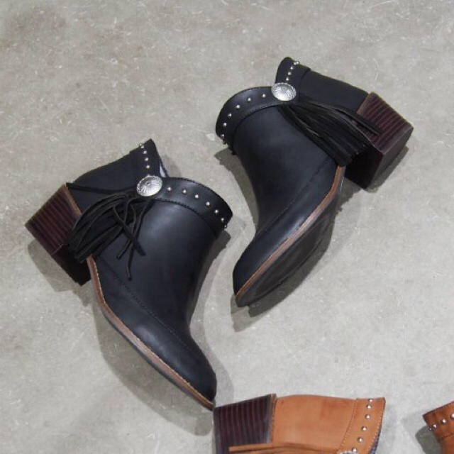 Ungrid(アングリッド)のコンチョフリンジショートブーツ レディースの靴/シューズ(ブーツ)の商品写真