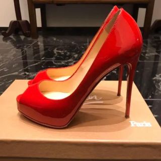 クリスチャンルブタン(Christian Louboutin)のruna様ご専用★極美品★クリスチャンルブタン・赤パンプス（35サイズ）(ハイヒール/パンプス)