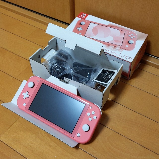 Nintendo Switch(ニンテンドースイッチ)のSWITCH Lite 本体 ピンク エンタメ/ホビーのゲームソフト/ゲーム機本体(携帯用ゲーム機本体)の商品写真