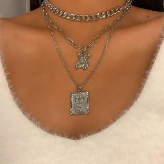 エイチアンドエム(H&M)のくま 蝶 ネックレス ペンダント シルバーアクセサリー チョーカー  バタフライ(ネックレス)