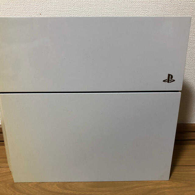 PS4本体CUH-1100Aホワイト　500GB エンタメ/ホビーのゲームソフト/ゲーム機本体(家庭用ゲーム機本体)の商品写真