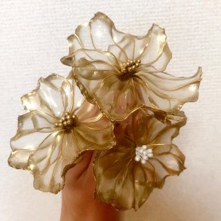 ヴェラウォン(Vera Wang)のアメリカンフラワー　ヘッドパーツ　花　ゴールド(ヘッドドレス/ドレス)