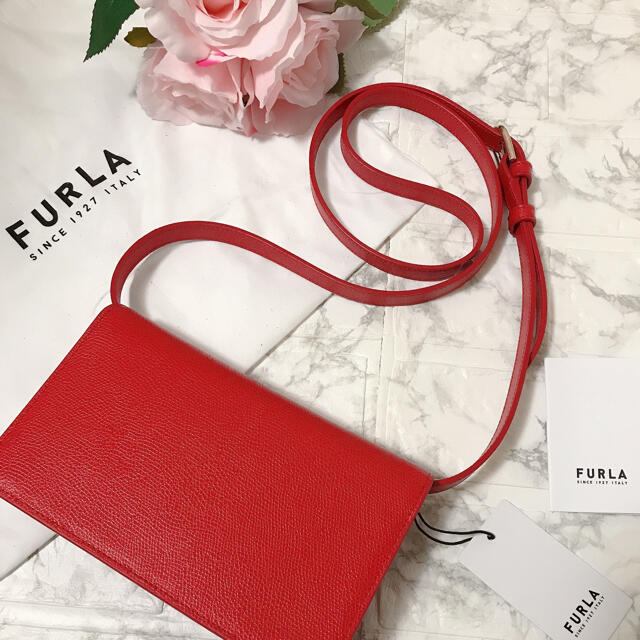 Furla(フルラ)のフルラ  FURLA furla  ショルダーバッグ　赤　ポシェット　新品未使用 レディースのバッグ(ショルダーバッグ)の商品写真