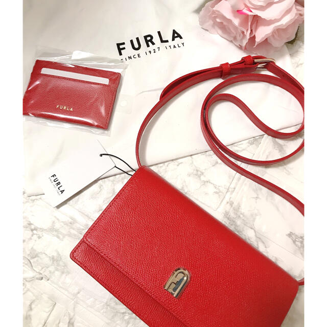 Furla(フルラ)のフルラ  FURLA furla  ショルダーバッグ　赤　ポシェット　新品未使用 レディースのバッグ(ショルダーバッグ)の商品写真