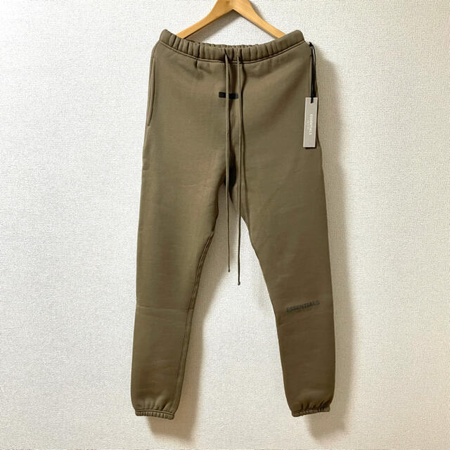 FEAR OF GOD(フィアオブゴッド)の🚨【最終値下げ】🚨 ESSENTIALS SWEATPANT / HARVEST メンズのパンツ(その他)の商品写真