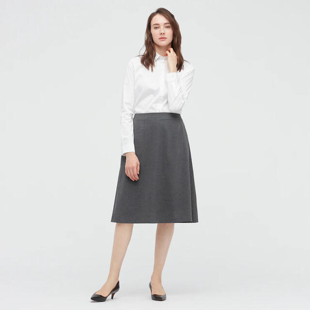 UNIQLO(ユニクロ)の◆お値下げ中◆ UNIQLO ストレッチフレアスカート  Mサイズ・グレー レディースのスカート(ひざ丈スカート)の商品写真