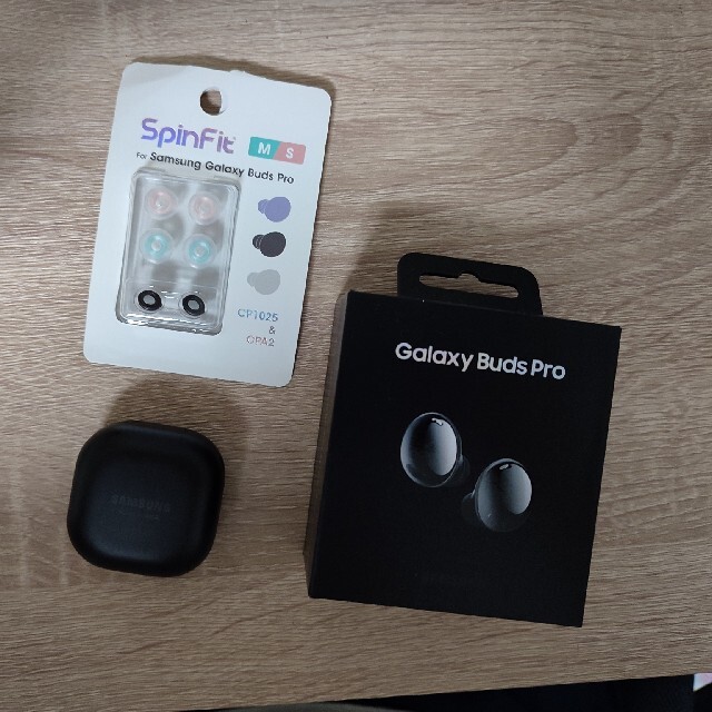 Galaxy(ギャラクシー)のGalaxy Buds Pro ブラック ごはん様専用 スマホ/家電/カメラのオーディオ機器(ヘッドフォン/イヤフォン)の商品写真