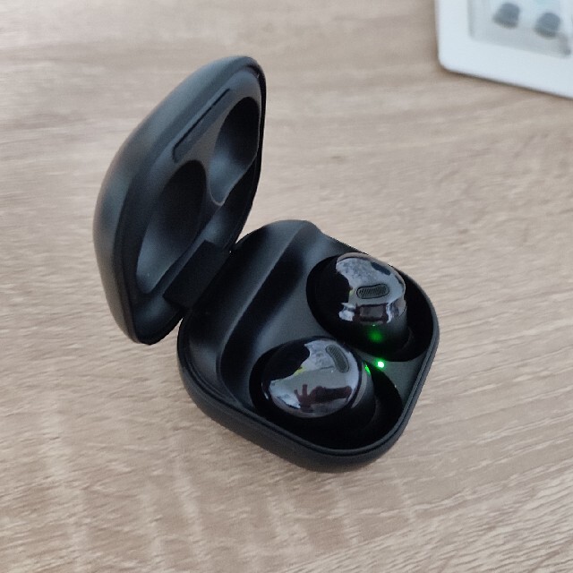 Galaxy(ギャラクシー)のGalaxy Buds Pro ブラック ごはん様専用 スマホ/家電/カメラのオーディオ機器(ヘッドフォン/イヤフォン)の商品写真