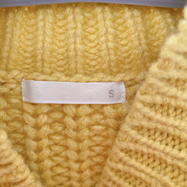 GU(ジーユー)のGU ジーユー ニット セーター イエロー フリンジ ハイネック レディースのトップス(ニット/セーター)の商品写真