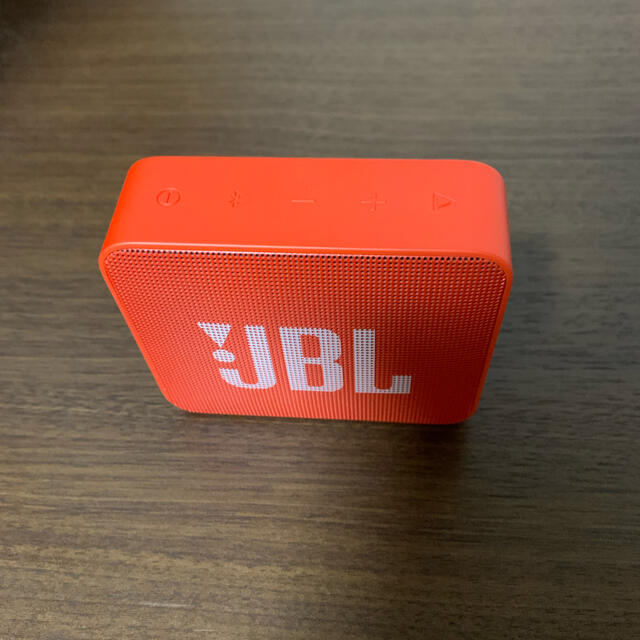 Herman Miller(ハーマンミラー)のJBL GO2 オレンジ　Bluetoothスピーカー　防水 スマホ/家電/カメラのオーディオ機器(スピーカー)の商品写真