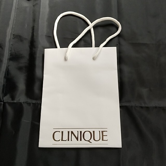 CLINIQUE(クリニーク)のクリニークの紙袋 レディースのバッグ(ショップ袋)の商品写真