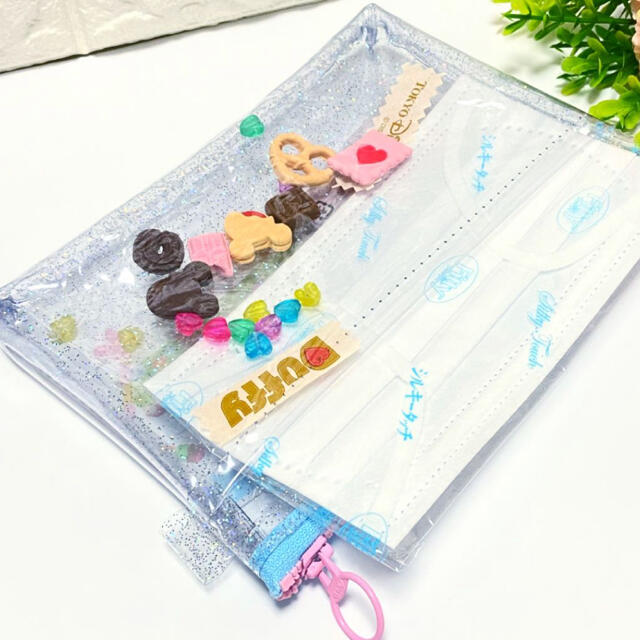 ❤️新作❤️フェイクお菓子入りポーチ⭐️リメイクポーチ⭐️ポケットつきポーチ⭐️ レディースのファッション小物(ポーチ)の商品写真