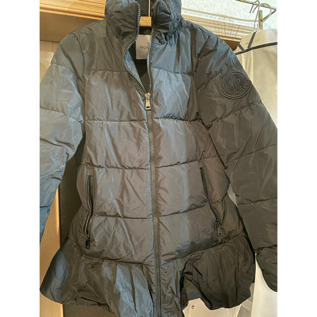 MONCLER(モンクレール)のモンクレール　VERY掲載　BRUNEC  ペプラムダウンコート レディースのジャケット/アウター(ダウンコート)の商品写真