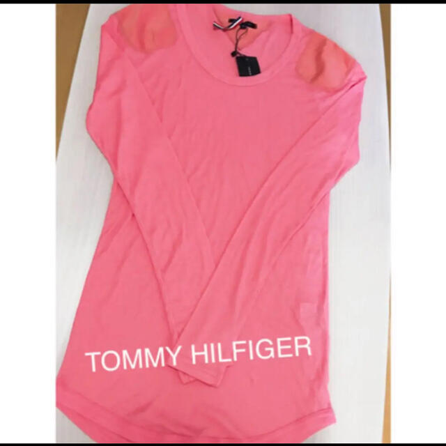 TOMMY HILFIGER(トミーヒルフィガー)のTOMMY HILFIGER❤︎くすみピンク 異素材肩アップリケ カットソー  レディースのトップス(カットソー(長袖/七分))の商品写真