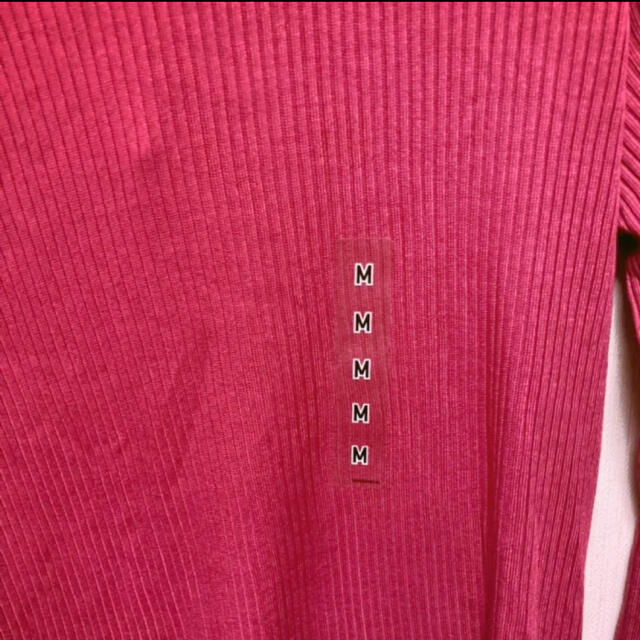 UNIQLO(ユニクロ)の未使用タグ付き！ユニクロ　リブハイネックT長袖　ピンク　M レディースのトップス(ニット/セーター)の商品写真