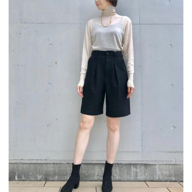 UNIQLO(ユニクロ)のユニクロ ウールブレンドジャージータックショートパンツ 黒 61 新品 レディースのパンツ(カジュアルパンツ)の商品写真