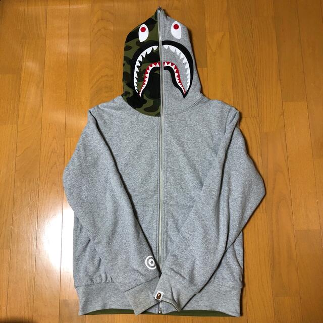 A BATHING APE(アベイシングエイプ)のREVERSIBLE SHARK FULL ZIP HOODIE メンズのトップス(パーカー)の商品写真