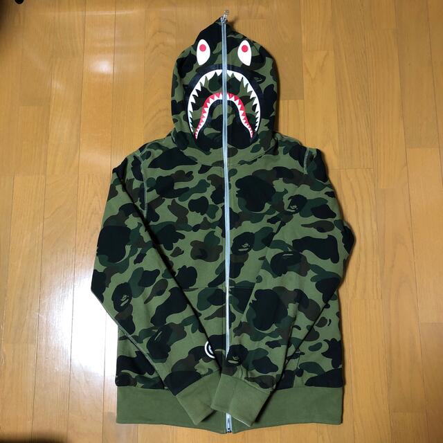 A BATHING APE(アベイシングエイプ)のREVERSIBLE SHARK FULL ZIP HOODIE メンズのトップス(パーカー)の商品写真