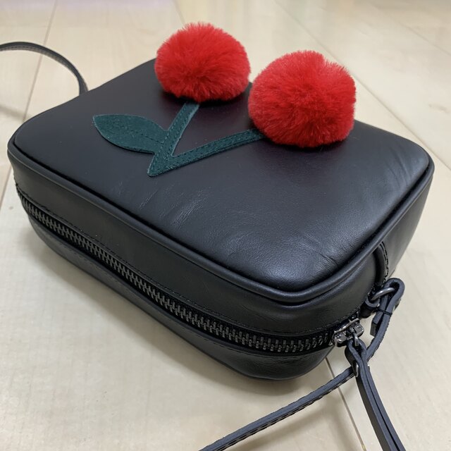 新作登場人気 Bonpoint - 新品未使用 ボンポワン ポシェット バックの
