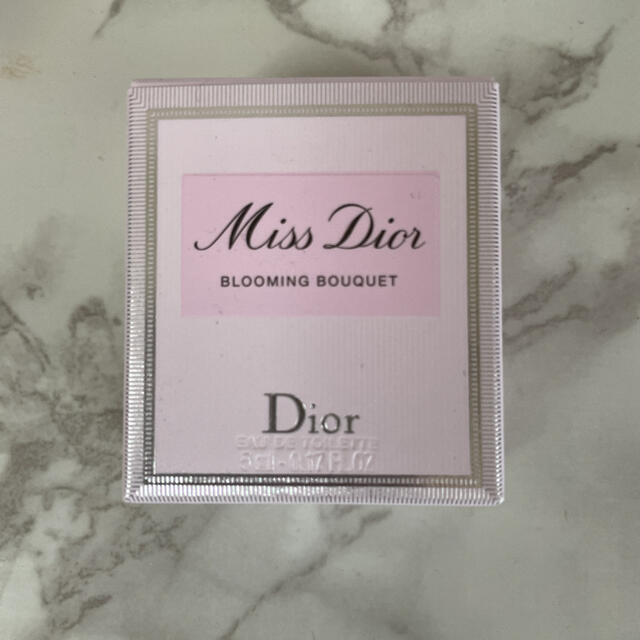 Christian Dior(クリスチャンディオール)のディオール ミス ディオール ブルーミング ブーケ オードゥトワレ ミニ 5ml コスメ/美容の香水(香水(女性用))の商品写真