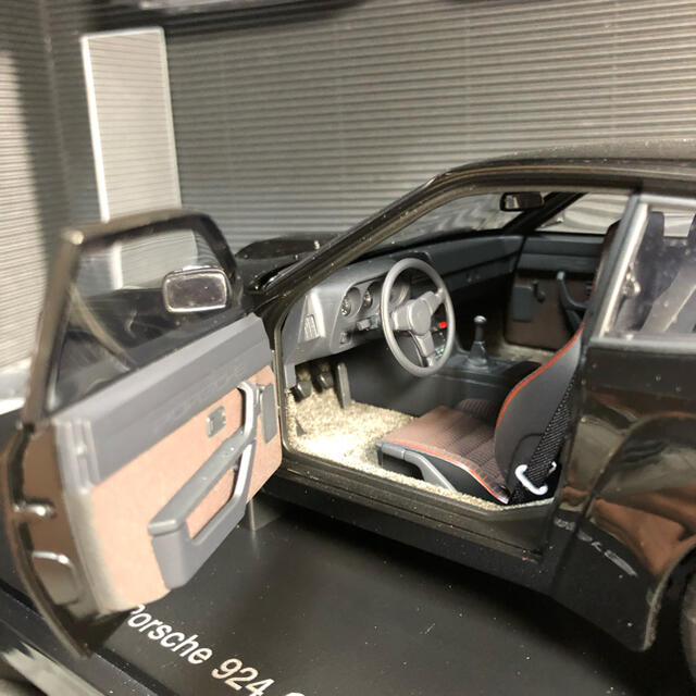 激レア!オートアート 1/18 ポルシェ924 カレラGT 1980 春先取りの