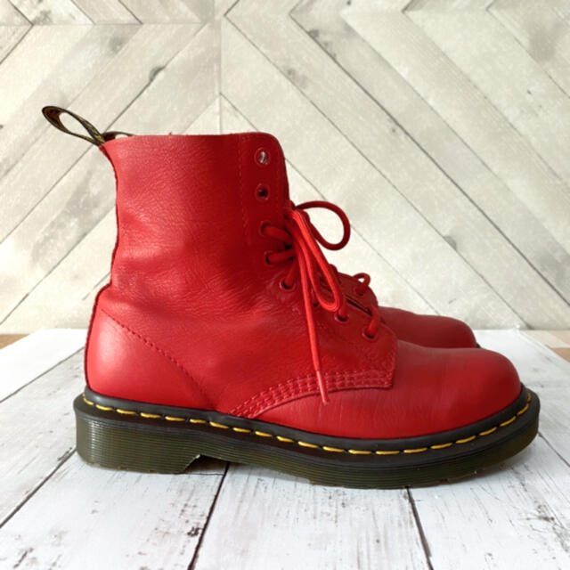 Dr.Martens(ドクターマーチン)のDr.Martens8ホール柔らかレザーのレッドブーツ レディースの靴/シューズ(ブーツ)の商品写真