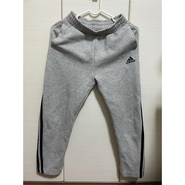 adidas(アディダス)の値下げ！adidasアディダススウェットパンツ140 キッズ/ベビー/マタニティのキッズ服男の子用(90cm~)(パンツ/スパッツ)の商品写真