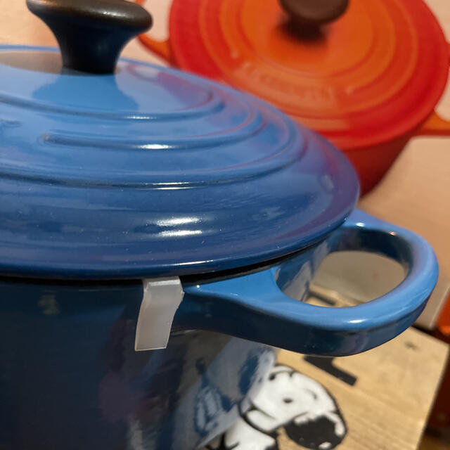 LE CREUSET(ルクルーゼ)の【六本木限定】ココットロンド22㎝★マルセイユブルー インテリア/住まい/日用品のキッチン/食器(鍋/フライパン)の商品写真