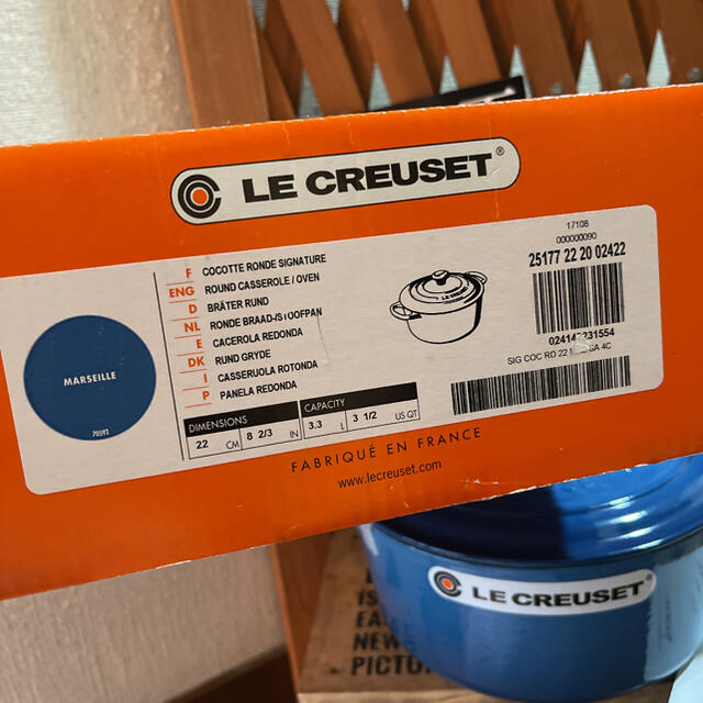 LE CREUSET(ルクルーゼ)の【六本木限定】ココットロンド22㎝★マルセイユブルー インテリア/住まい/日用品のキッチン/食器(鍋/フライパン)の商品写真