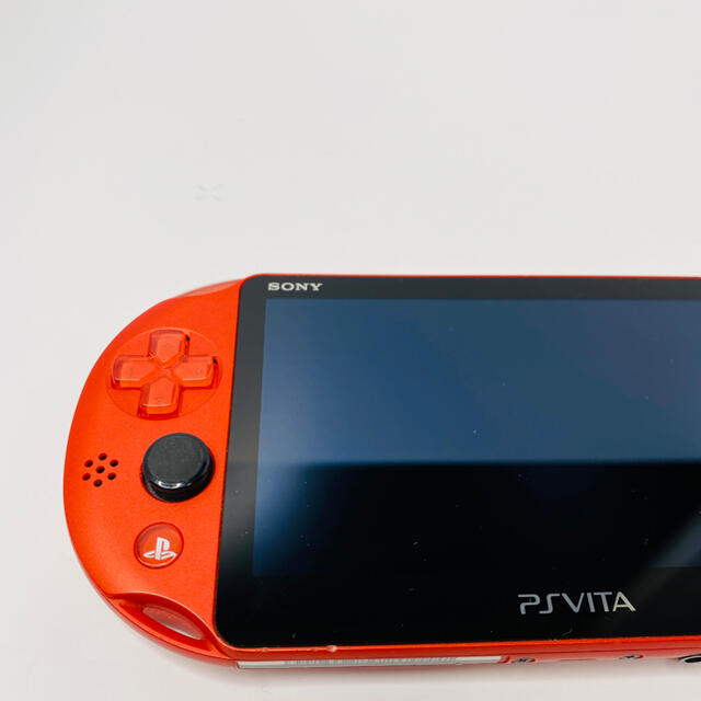 PlayStation Vita(プレイステーションヴィータ)のSONY psvita 本体 PCH-2000 ZA26 メタリックレッド エンタメ/ホビーのゲームソフト/ゲーム機本体(携帯用ゲーム機本体)の商品写真