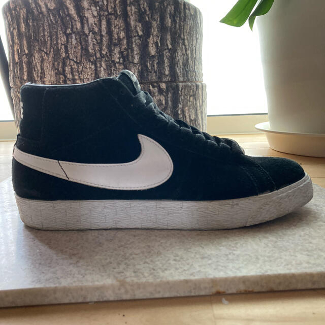 NIKE(ナイキ)のNIKE SB ZOOM BLAZER MID メンズの靴/シューズ(スニーカー)の商品写真