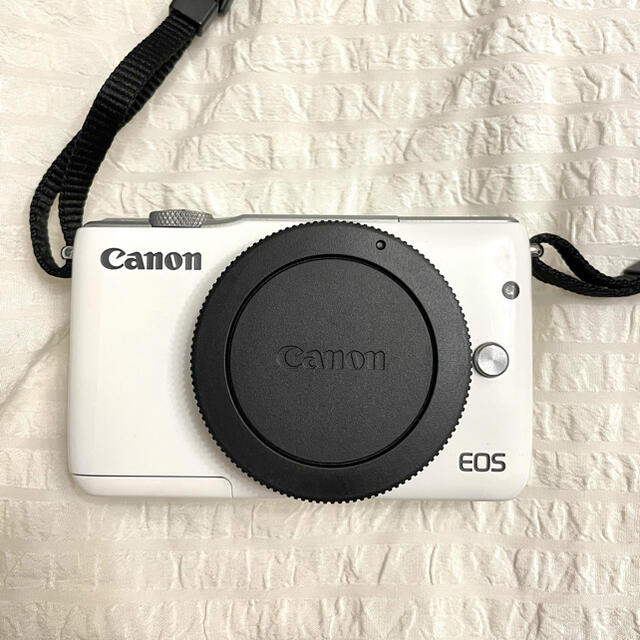 Canon(キヤノン)の【うましお様専用】Canon 一眼レフカメラ　EOS M10  WH  スマホ/家電/カメラのカメラ(ミラーレス一眼)の商品写真