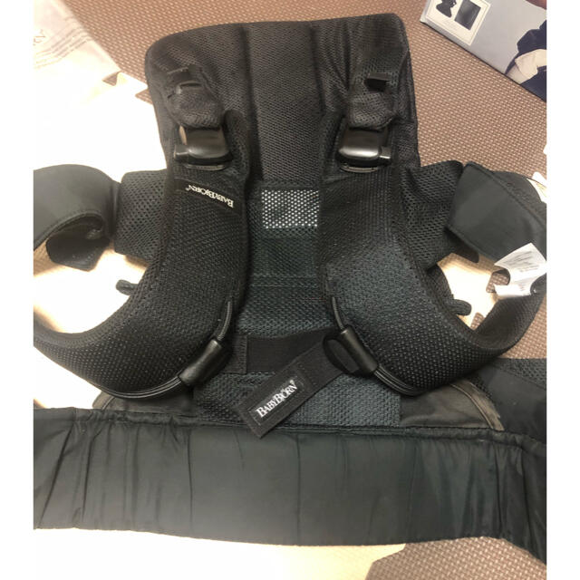 BABYBJORN(ベビービョルン)のBabyBjorn ベビービョルン ベビーキャリア ONE+ ワンプラスエア キッズ/ベビー/マタニティの外出/移動用品(抱っこひも/おんぶひも)の商品写真