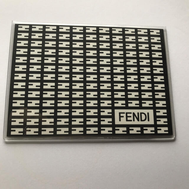 FENDI(フェンディ)のVOGUE JAPAN付録 FENDI 「FF」ロゴ アクリル カードケース インテリア/住まい/日用品の文房具(ノート/メモ帳/ふせん)の商品写真