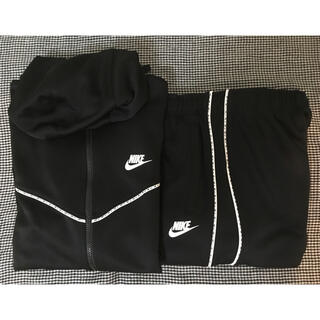 ナイキ(NIKE)の【使用少・美品】ナイキ ジャージ セットアップ 上下 黒 Mサイズ(ジャージ)