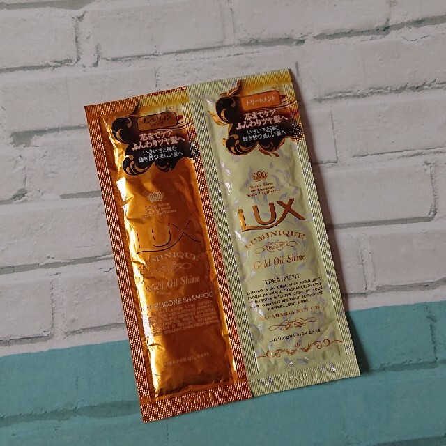 LUX(ラックス)のラックス ルミニーク ゴールドオイルシャイン 1回分 5セット コスメ/美容のヘアケア/スタイリング(シャンプー)の商品写真